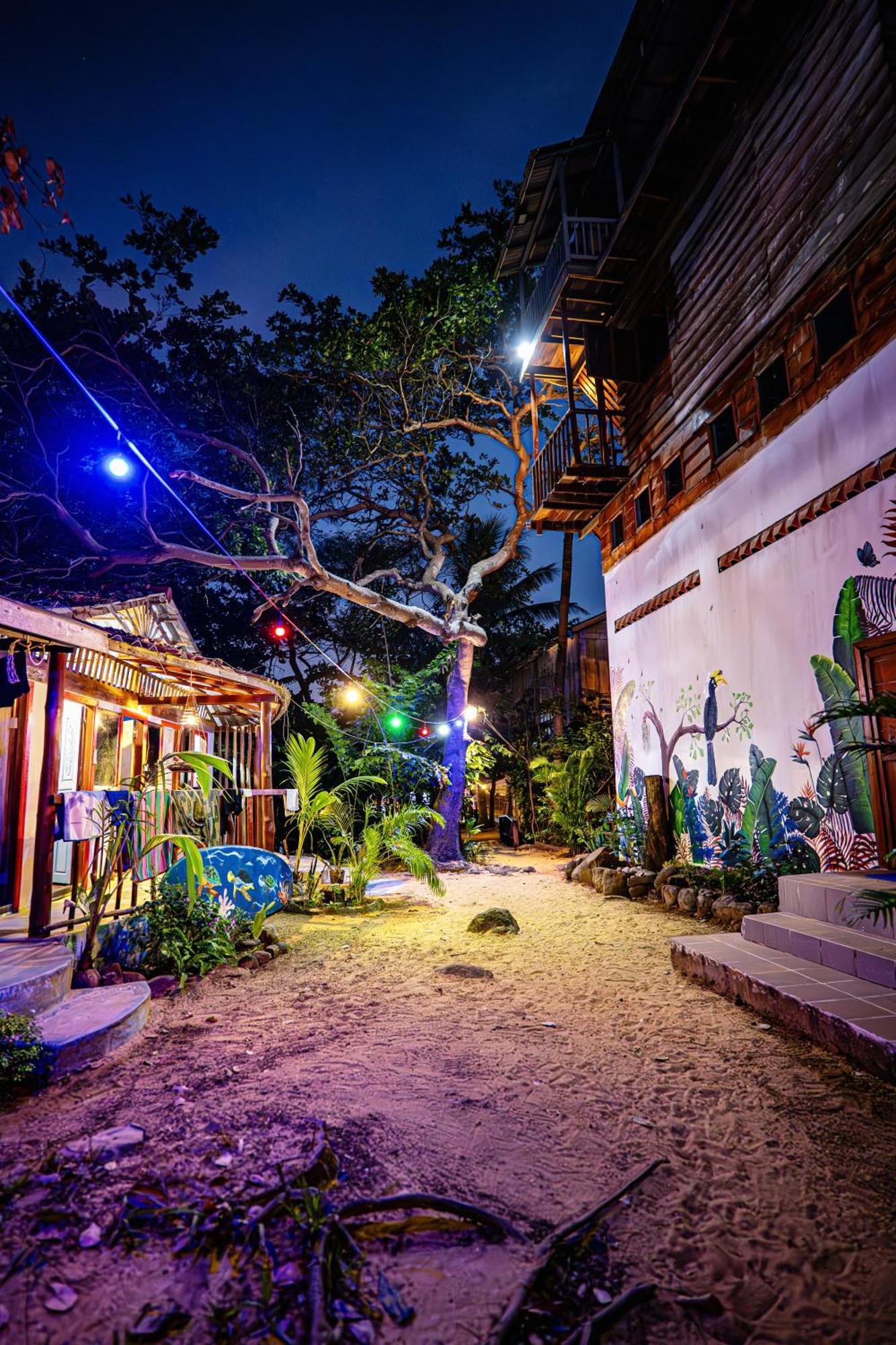Easy Tiger - M'Pai Bay Beach, Koh Rong Sanloem Exterior photo
