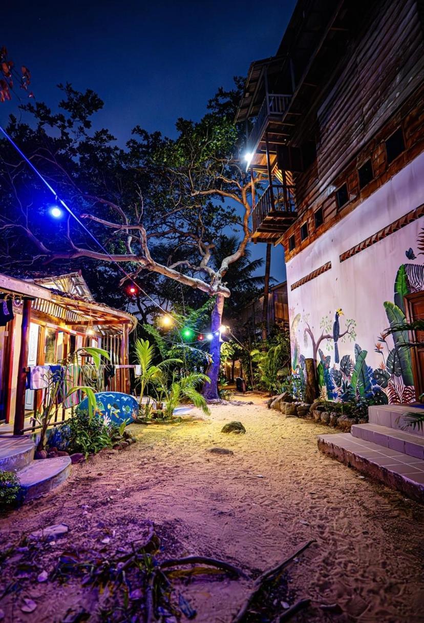 Easy Tiger - M'Pai Bay Beach, Koh Rong Sanloem Exterior photo